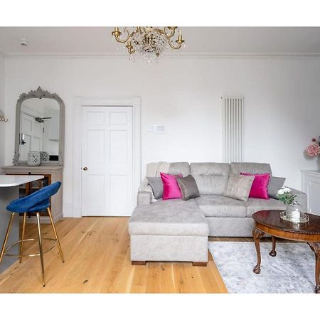 The Gilt Apartment Bath Luaran gambar
