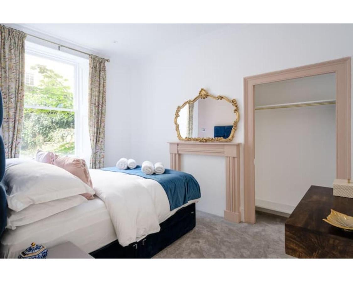 The Gilt Apartment Bath Luaran gambar
