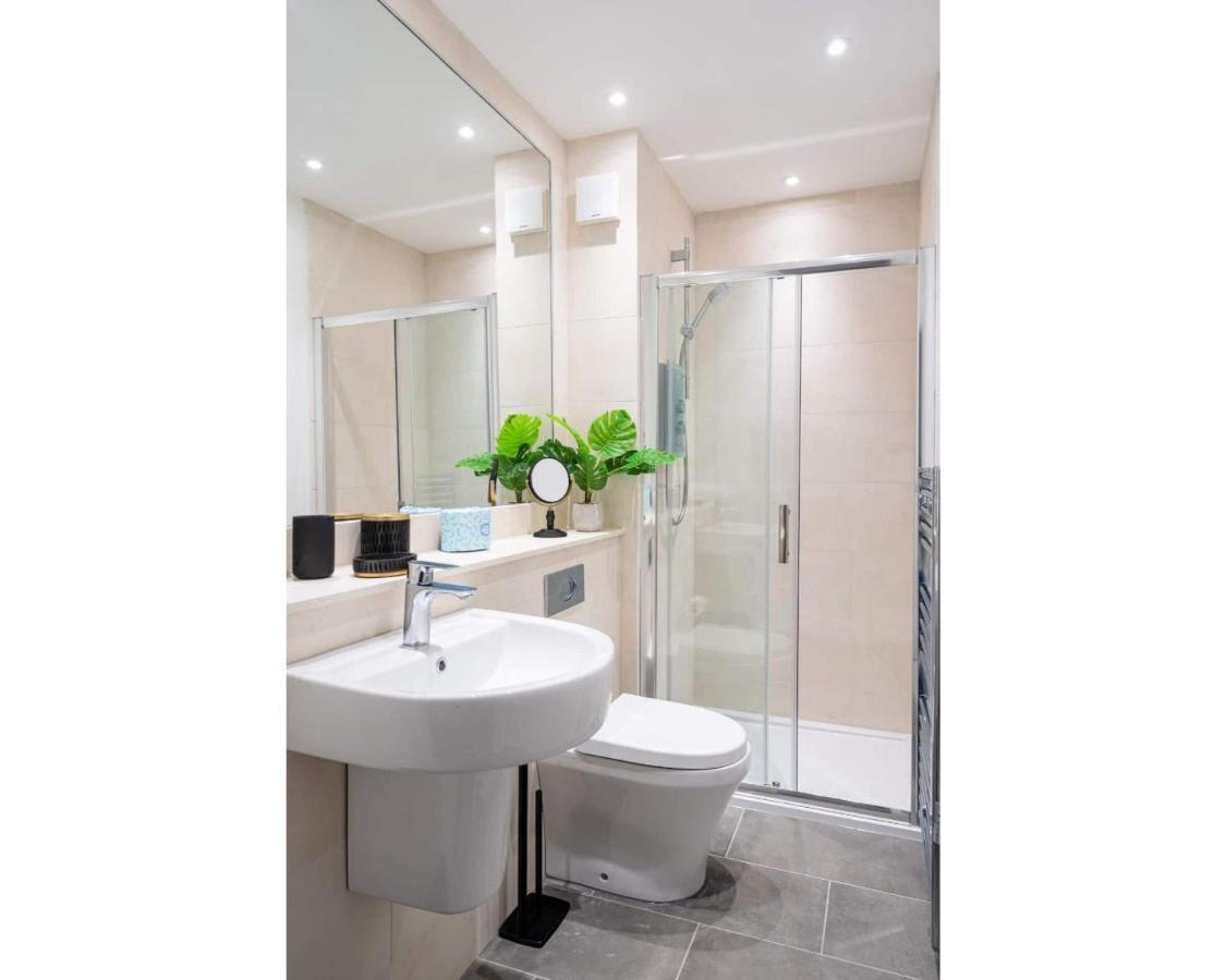 The Gilt Apartment Bath Luaran gambar