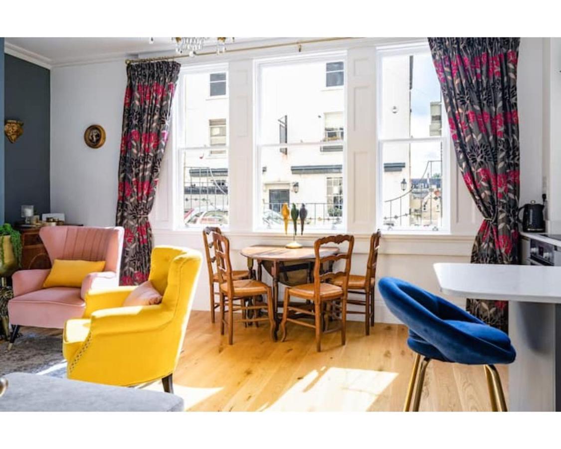 The Gilt Apartment Bath Luaran gambar